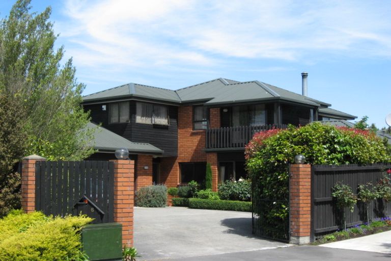 Photo of property in 6 Dorfold Mews, Avonhead, Christchurch, 8042