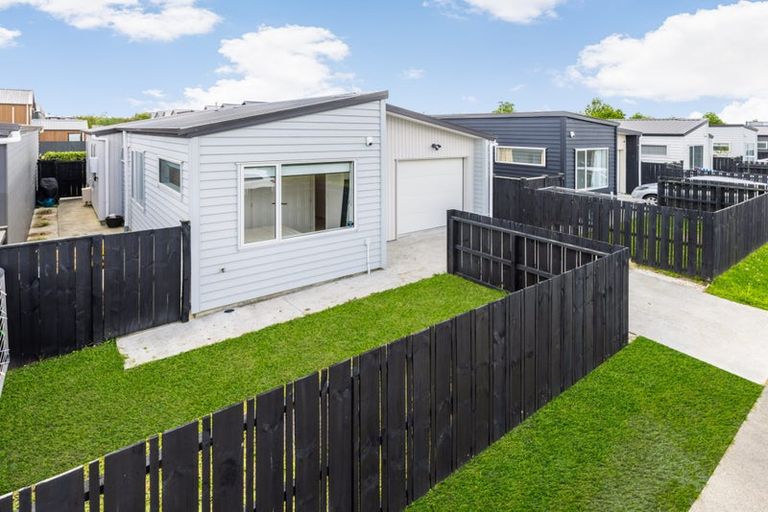 Photo of property in 16 Swamp Kauri Grove, Papakura, 2110
