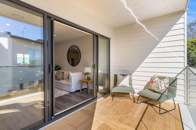 Photo of property in 121a Sycamore Drive, Sunnynook, Auckland, 0620