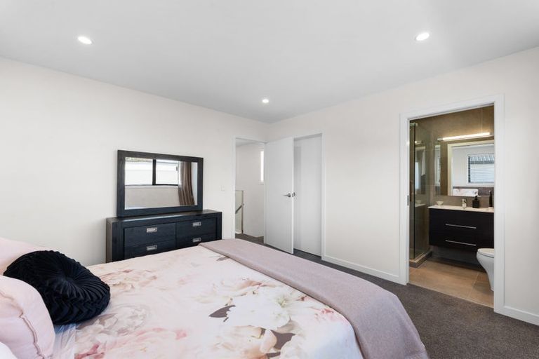 Photo of property in 3 Vogwill Road, Kumeu, 0810