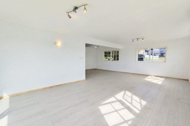 Photo of property in 17 Stapleford Crescent, Browns Bay, Auckland, 0630