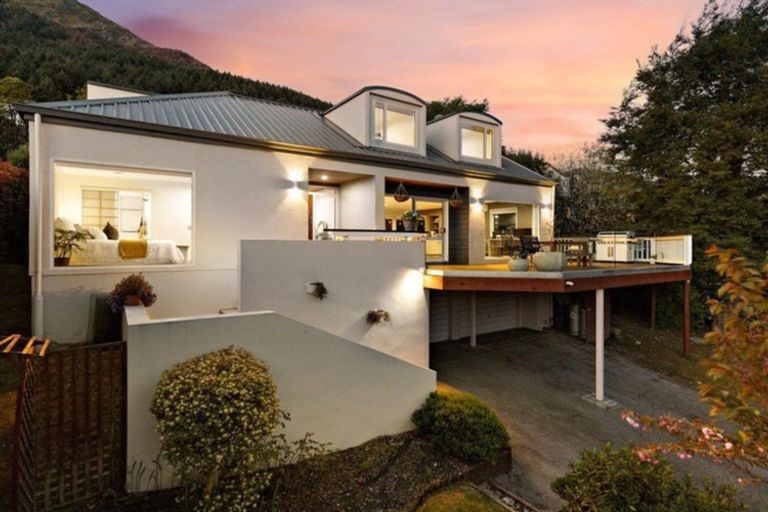Photo of property in 1 Arawata Terrace, Fernhill, Queenstown, 9300