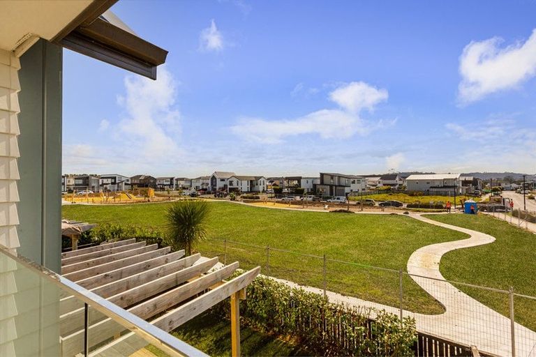 Photo of property in 9 Irving Place, Hobsonville, Auckland, 0616