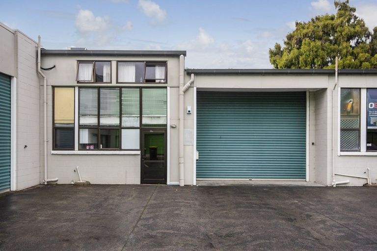 Photo of property in 2/251 Lincoln Road, Henderson, Auckland, 0610