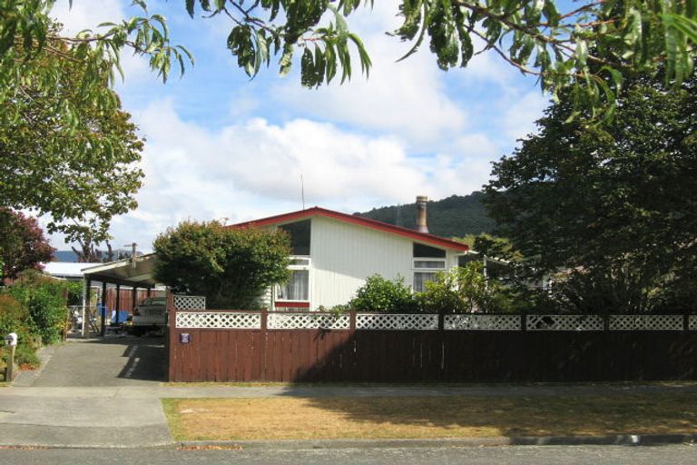 Photo of property in 5 Monterey Place, Totara Park, Upper Hutt, 5018