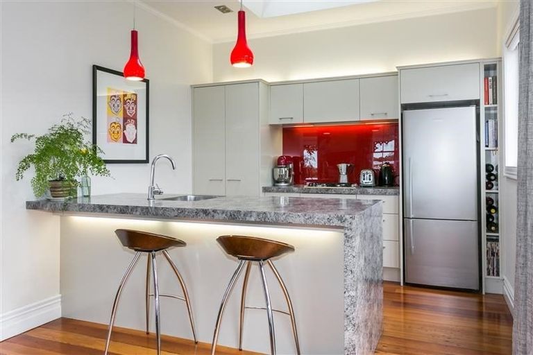 Photo of property in 33 Fitzroy Road, Bluff Hill, Napier, 4110