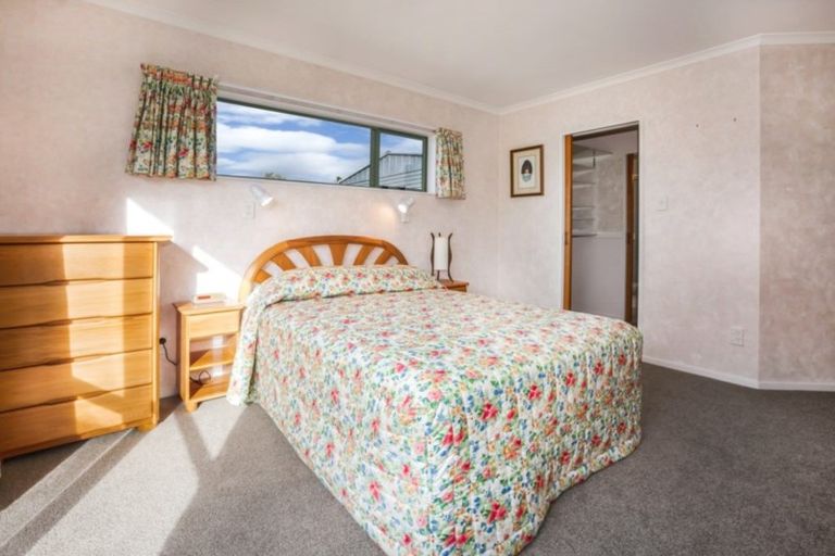 Photo of property in 80a Oxford Street, Tawa, Wellington, 5028