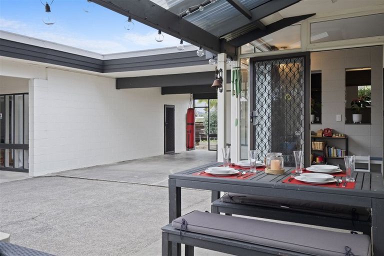 Photo of property in 6 Park Estate Road, Rosehill, Papakura, 2113