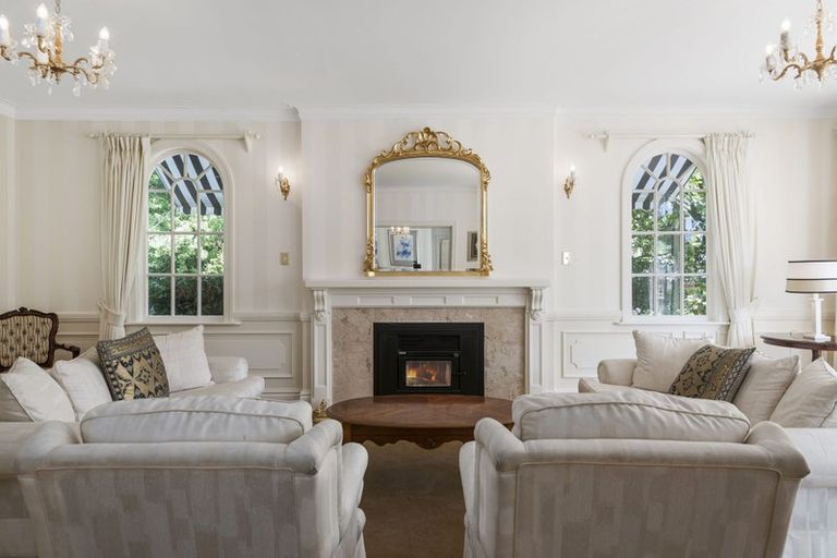 Photo of property in 122 Straven Road, Fendalton, Christchurch, 8014