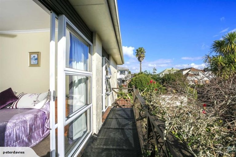 Photo of property in 2/4 Frater Avenue, Milford, Auckland, 0620