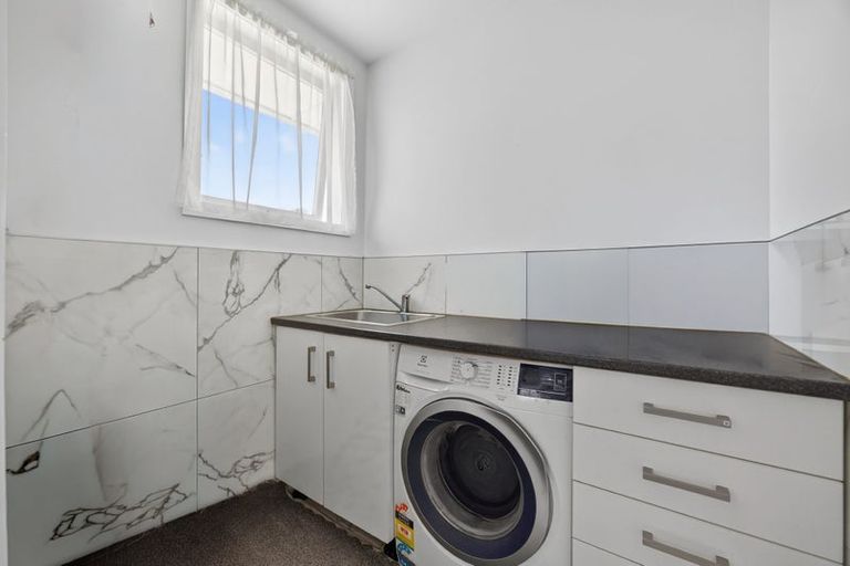 Photo of property in 2/47 Larne Avenue, Pakuranga Heights, Auckland, 2010