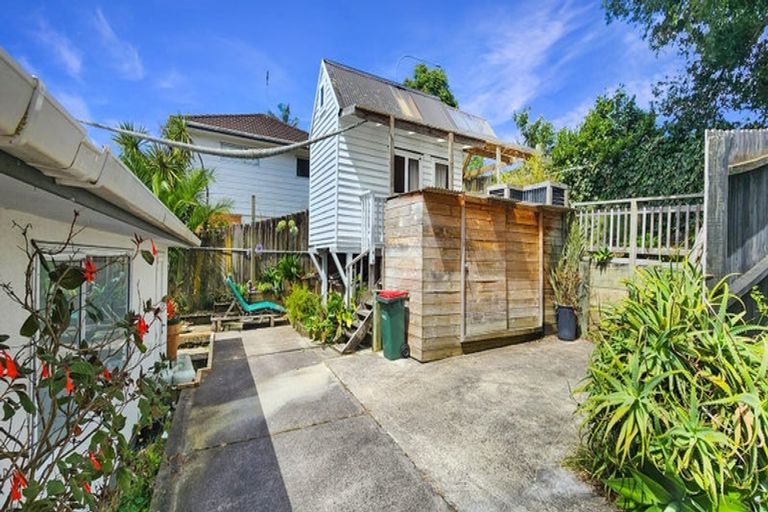 Photo of property in 2/3 Centorian Drive, Windsor Park, Auckland, 0632
