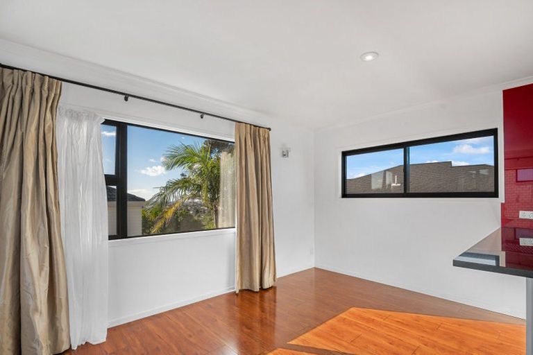 Photo of property in 103 Golf Road, New Lynn, Auckland, 0600