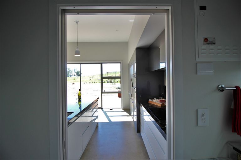 Photo of property in 24 Lewis Road, Springvale, Alexandra, 9393
