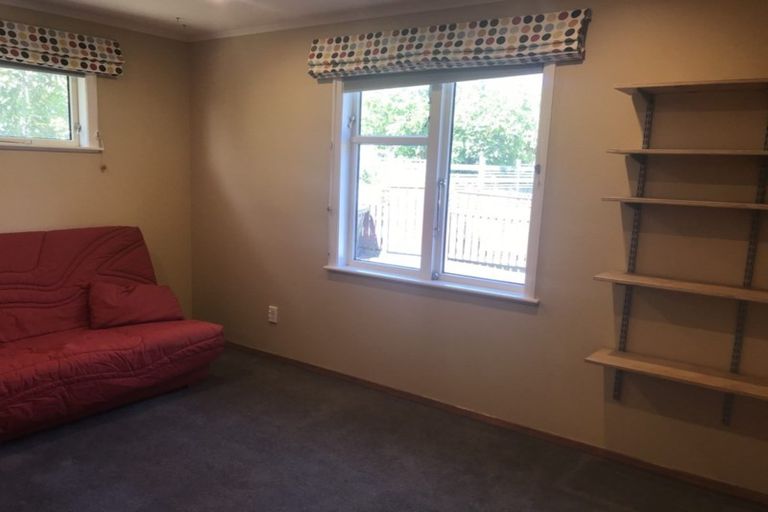 Photo of property in 60 Taylor Terrace, Tawa, Wellington, 5028