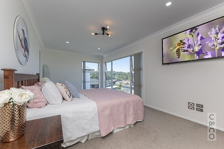 Photo of property in 2 Tauwaka Crescent, Riverhead, 0820