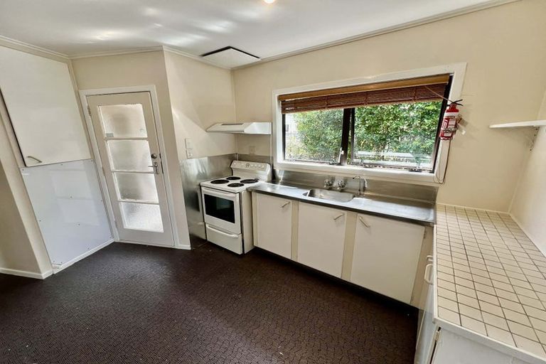 Photo of property in 8 Coletta Lane, Te Atatu South, Auckland, 0610