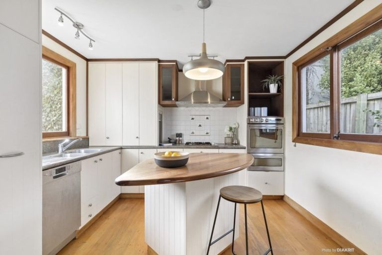 Photo of property in 7 Nevay Road, Miramar, Wellington, 6022