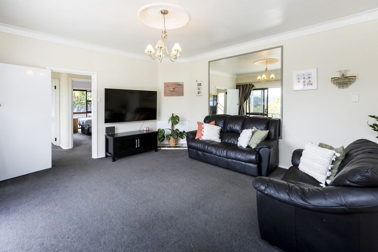 Photo of property in 73 Kamahi Street, Stokes Valley, Lower Hutt, 5019