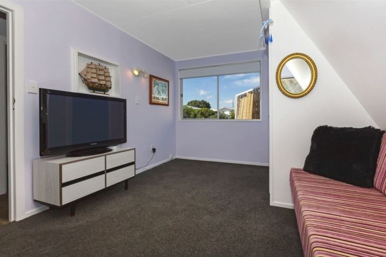 Photo of property in 9 Toporoa View, Ascot Park, Porirua, 5024