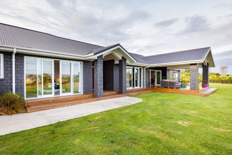 Photo of property in 21 Loveston Lane, Kelvin Grove, Palmerston North, 4470