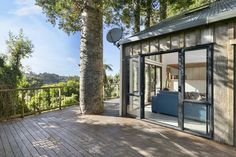 Photo of property in 16 Tainui Road, Titirangi, Auckland, 0604