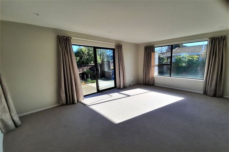 Photo of property in 2/115 Prestons Road, Redwood, Christchurch, 8051