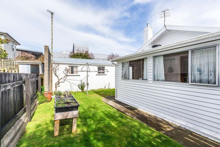 Photo of property in 18 Parkvale Road, Karori, Wellington, 6012