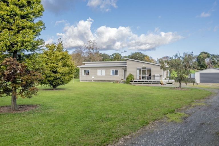 Photo of property in 37a Waikawa Beach Road, Manakau, Levin, 5573