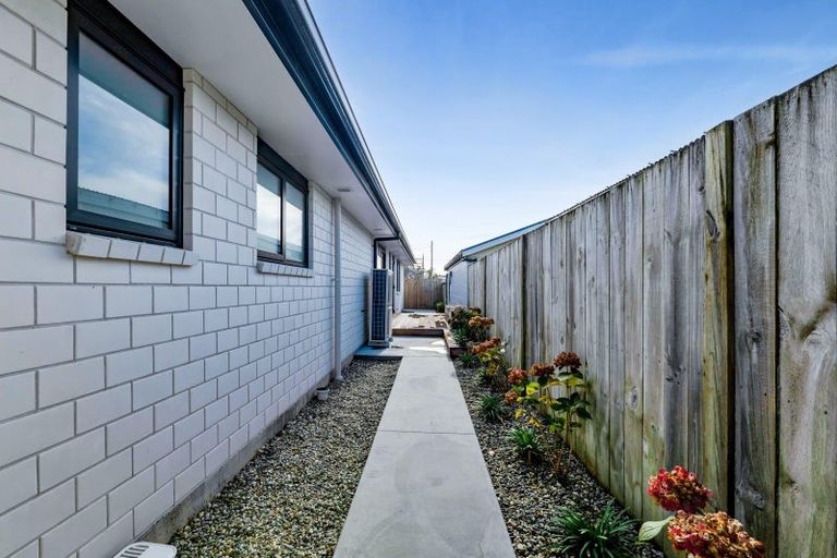 Photo of property in 20a Turakina Street, Merrilands, New Plymouth, 4312
