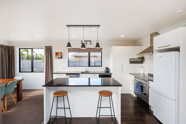 Photo of property in 35 Chestnut Close, Kelvin Grove, Palmerston North, 4414