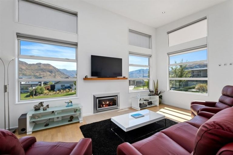 Photo of property in 16 Urquhart Place, Wanaka, 9305
