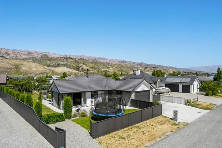 Photo of property in 24 Ethereal Crescent, Mount Pisa, Cromwell, 9383