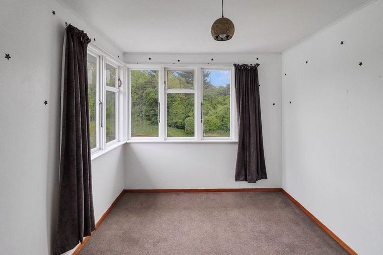 Photo of property in 5 Takatimu Way, Johnsonville, Wellington, 6037