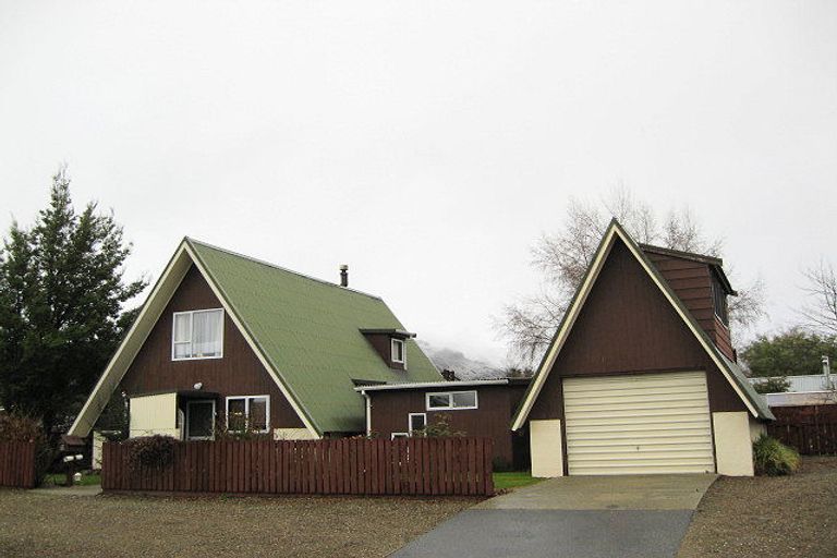 Photo of property in 20 Orchard Street, Clyde, 9330