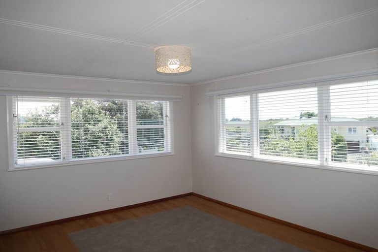 Photo of property in 24 Eatwell Avenue, Paraparaumu Beach, Paraparaumu, 5032