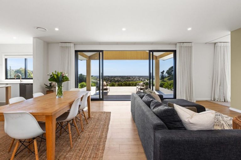 Photo of property in 3 Te Roera Drive, Taradale, Napier, 4112