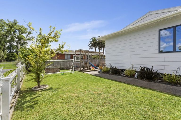 Photo of property in 49 Springs Road, Parakai, 0830