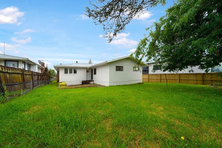 Photo of property in 19 Cobham Crescent, Kelston, Auckland, 0602