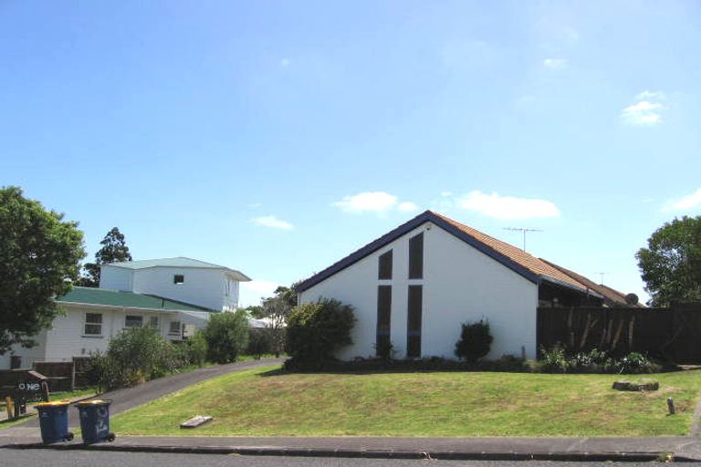 Photo of property in 1/1 Gatman Street, Birkdale, Auckland, 0626