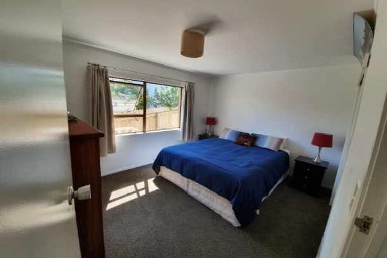 Photo of property in 2/4 Lynn Road, Bayview, Auckland, 0629
