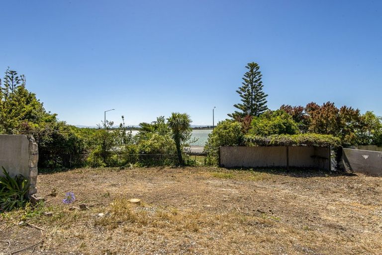 Photo of property in 1/1 The Brae, Mount Pleasant, Christchurch, 8081