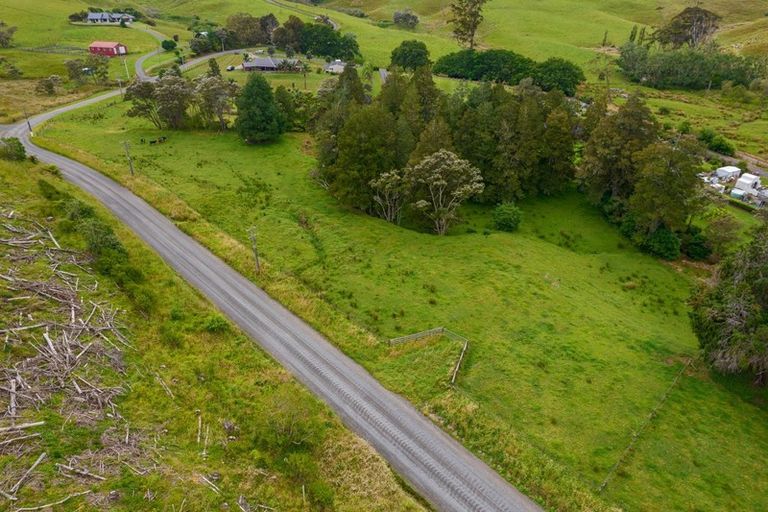 Photo of property in 150 Dimmock Road, Waitakaruru, Ngatea, 2471