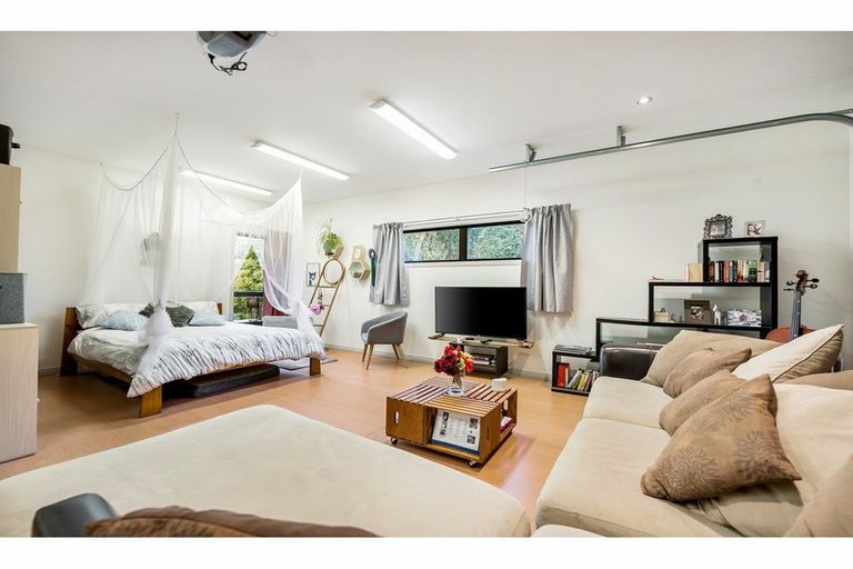 Photo of property in 23c West Lynn Road, Titirangi, Auckland, 0604