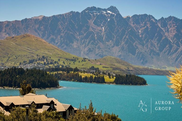 Photo of property in 10 Sainsbury Road, Fernhill, Queenstown, 9300