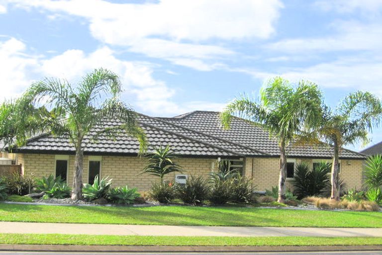 Photo of property in 23 Grovenor Drive, Orewa, 0931