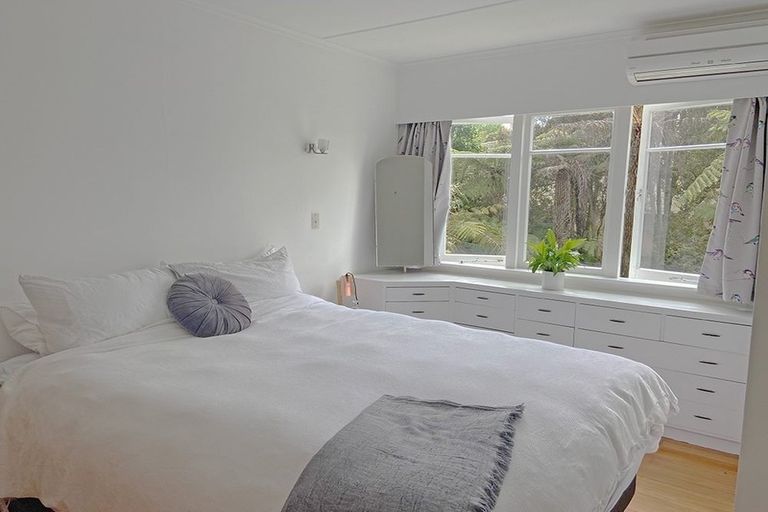 Photo of property in 986 Beach Road, Torbay, Auckland, 0630