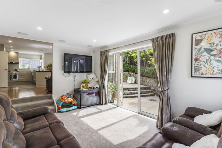 Photo of property in 1 Citation Way, Botany Downs, Auckland, 2010