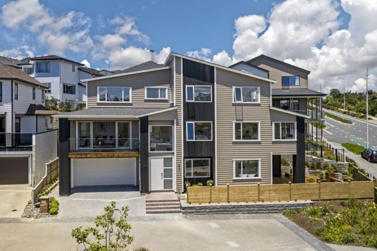 Photo of property in 28 Turutu Place, Long Bay, Auckland, 0630