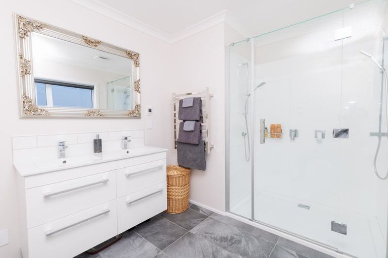 Photo of property in 33 Rochdale Drive, Churton Park, Wellington, 6037